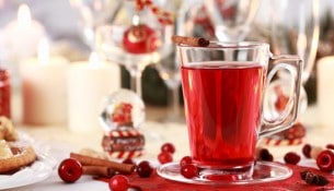 Hot wine cranberry punch